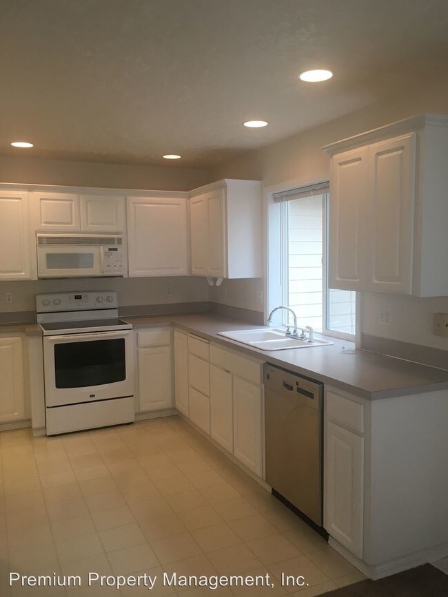 Building Photo - 1475 Orchardview Ave NW