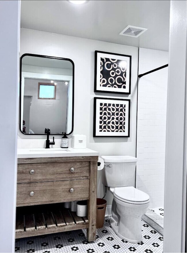 Foto del edificio - Chic-Styled Studio near Lucas Oil Stadium