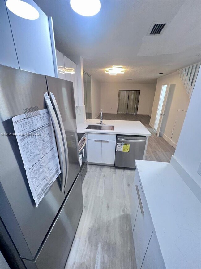 Building Photo - 6866 NW 173rd Dr