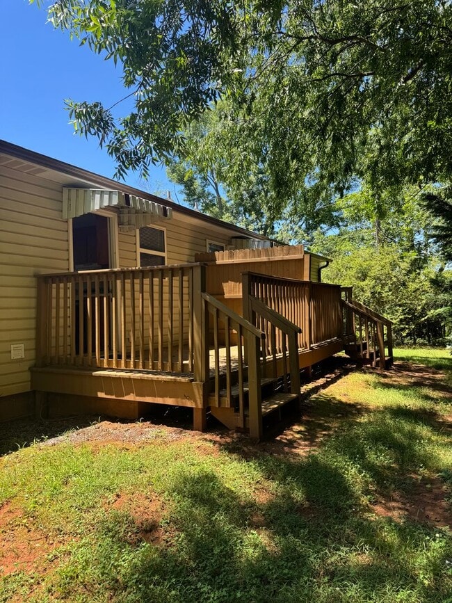Building Photo - 2077 N Whisnant Ave