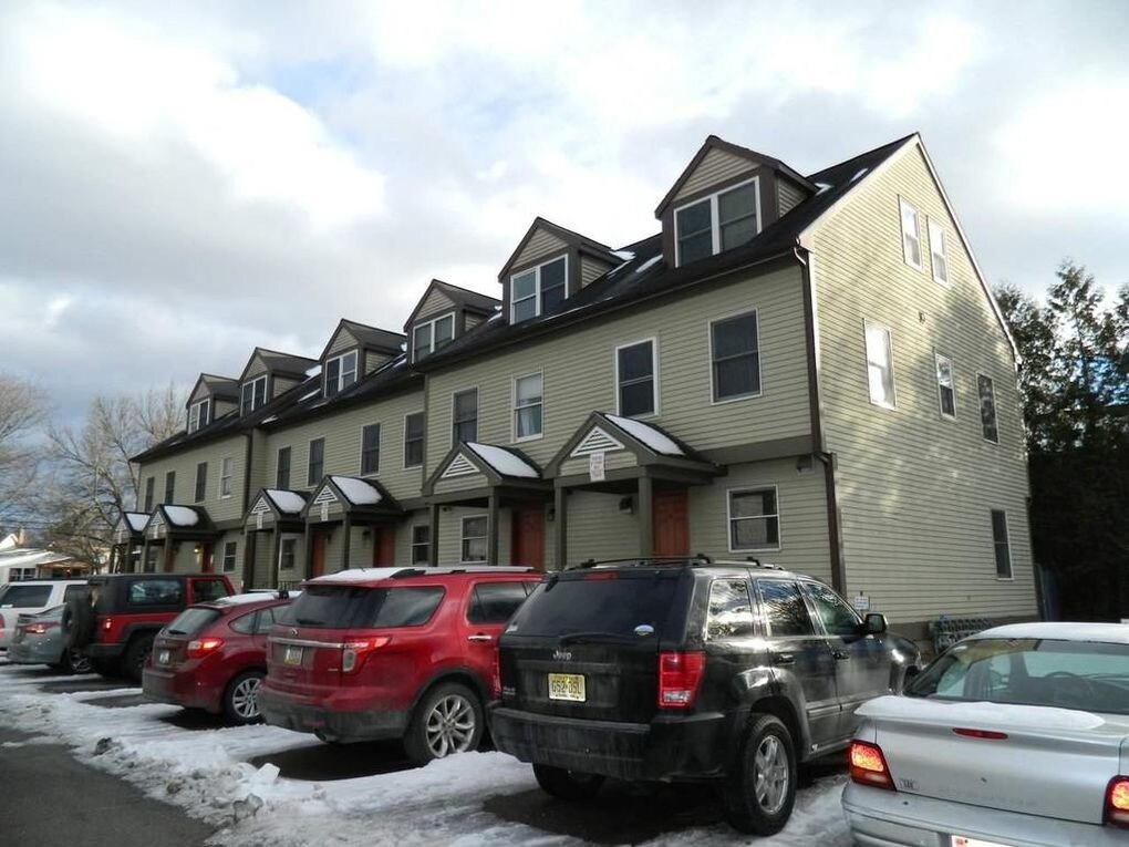 37 Hyde St Unit 5, Burlington, VT 05401 Apartment for Rent in