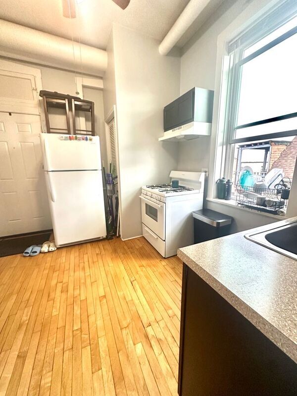 Foto del edificio - 2303 South Oakley Avenue
