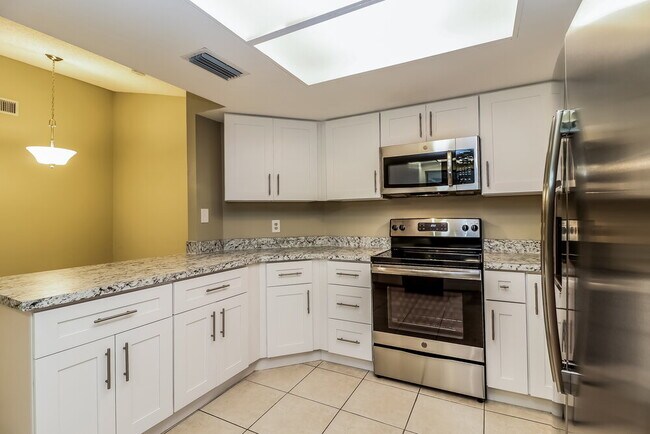 Building Photo - 1305 Jambalana Dr