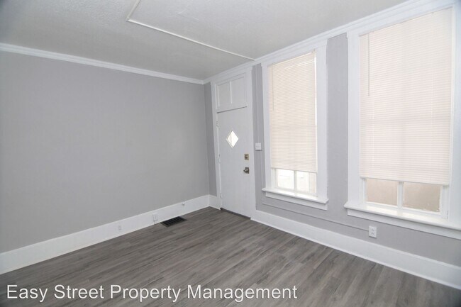 Building Photo - 2 br, 1 bath House - 1424 W. 3rd St.
