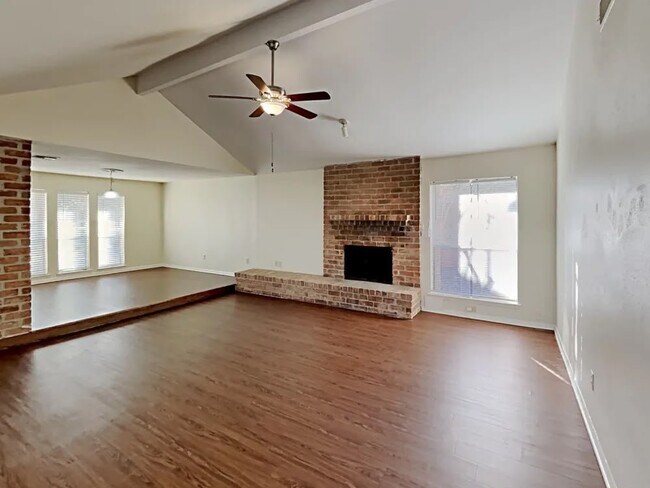 Building Photo - 15835 Fox Springs Dr