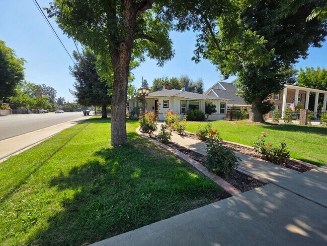 Foto del edificio - 2 bedroom 2 bathroom in Beverly Glen!