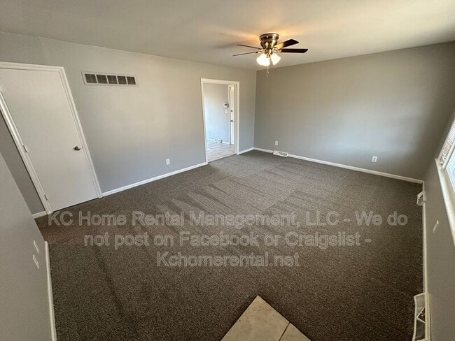 Foto del edificio - 7318 James A Reed Rd