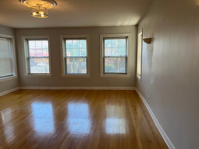 Living Room - 7532 N Damen Ave