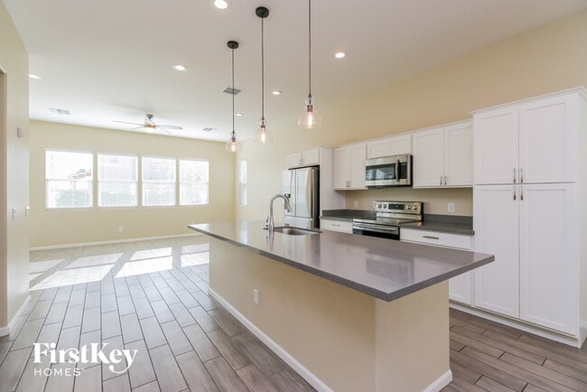 Foto del edificio - 355 N 157th Ln