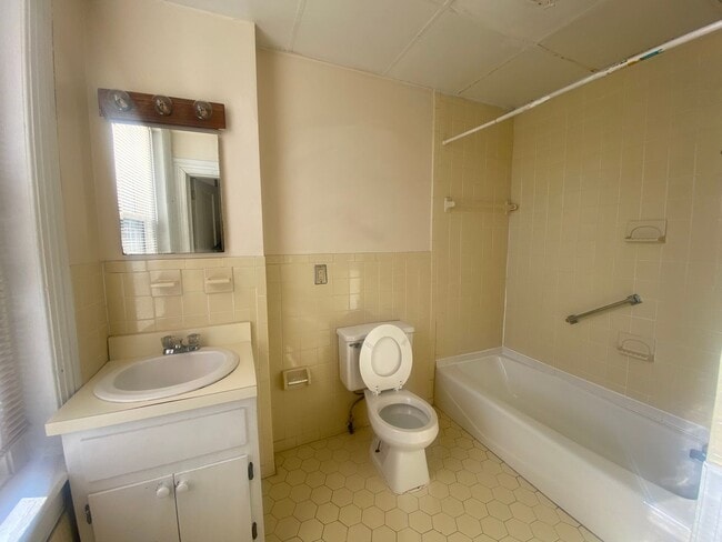 Building Photo - 314 W Leigh St