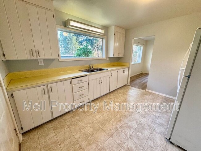 Building Photo - 22402 US-101