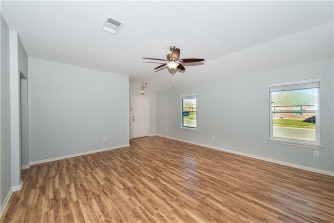 Foto del edificio - 322 Foxglove Dr