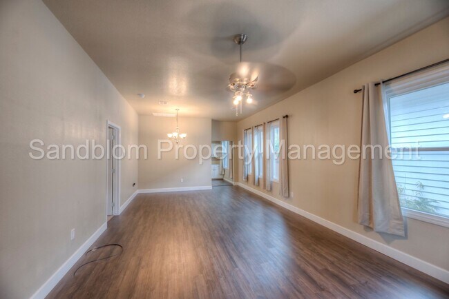 Building Photo - FOR LEASE | Sand Springs | $1445 Rent | Av...