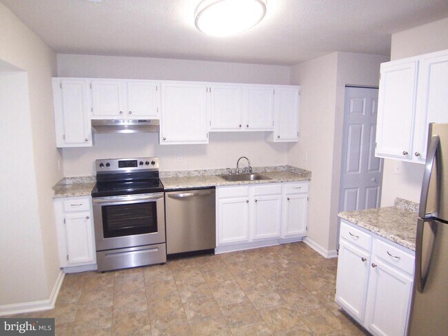 Building Photo - 1225 Griffith Pl