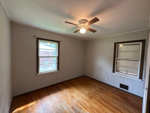 Foto del edificio - 4545 Hendrix Dr