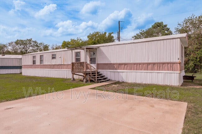 Building Photo - 1345 FM 405 Rd