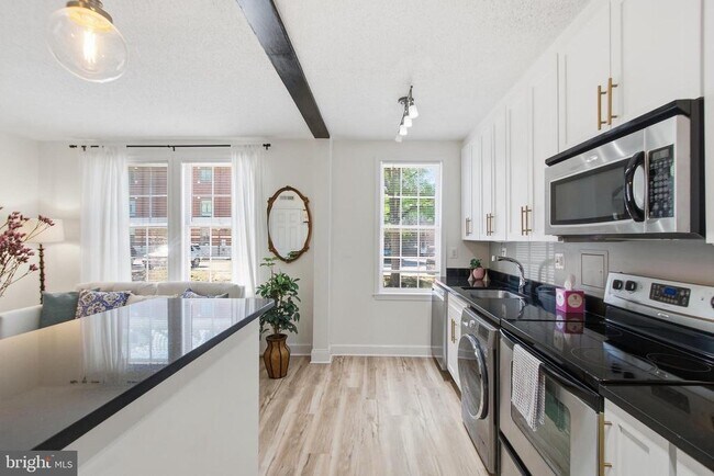 Foto del edificio - 504 Bashford Ln
