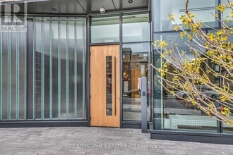 Building Photo - 115 Larchmount Ave