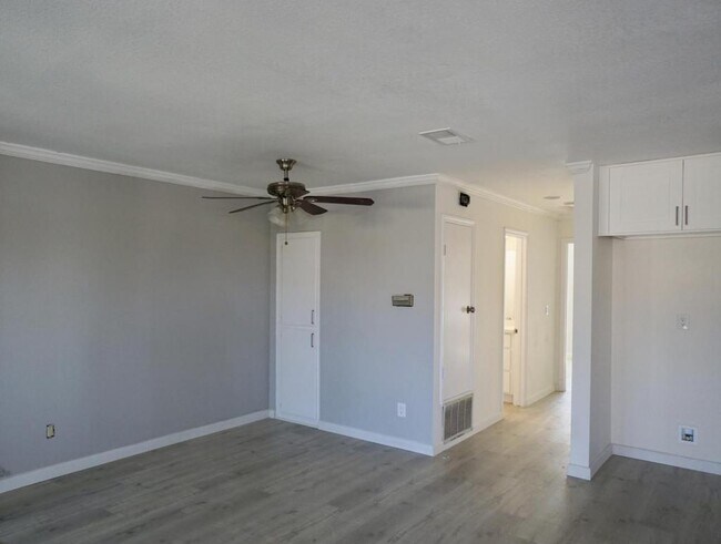 Building Photo - 15712 South B St #5, Tustin, CA 92680