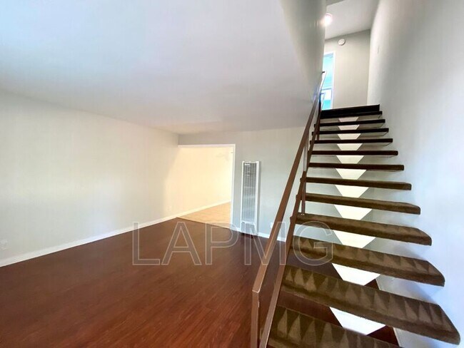Building Photo - 5619 Irvine Ave