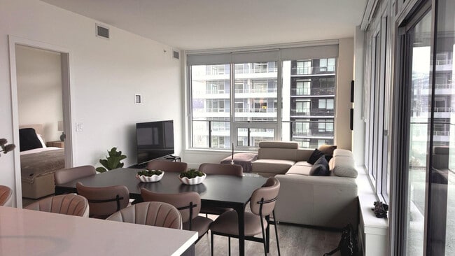 Building Photo - 1626 Water St