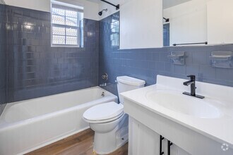 2BR, 1BA - 1,000SF - Bathroom - ReNew Parkville