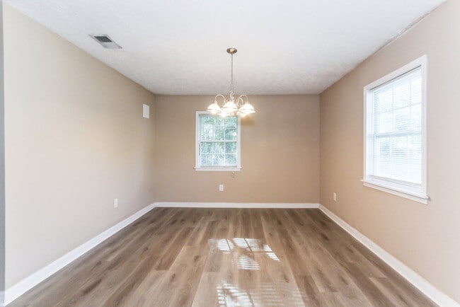 Building Photo - 913 5th Way