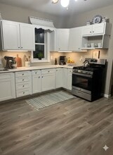 Building Photo - 802 3rd St