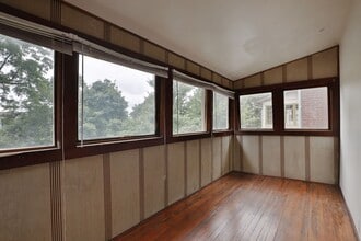 Building Photo - 1611 Summit St
