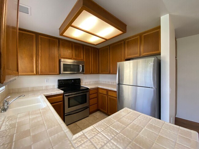 Building Photo - Spacious Dual-Primary Condo!