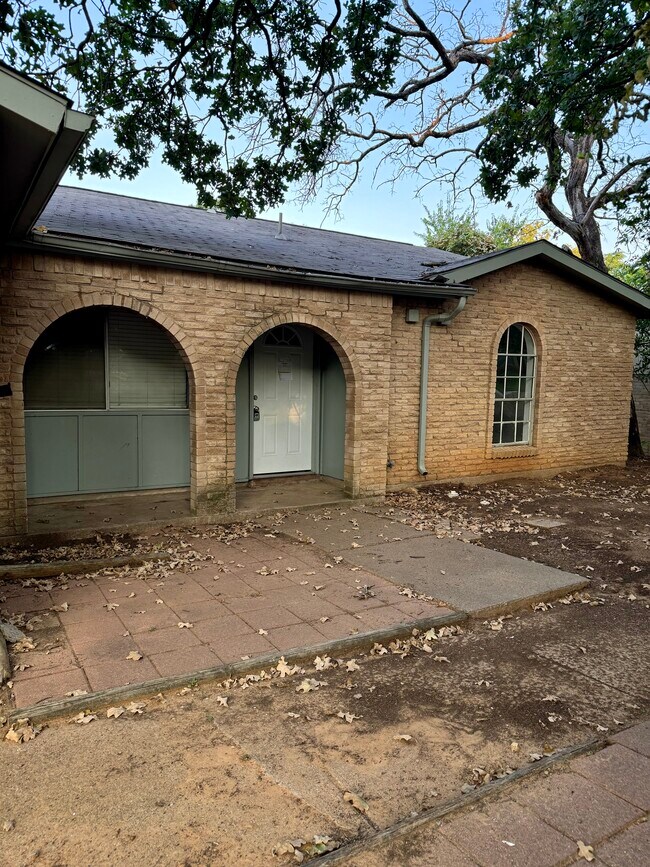 Building Photo - 2709 Jewell Dr