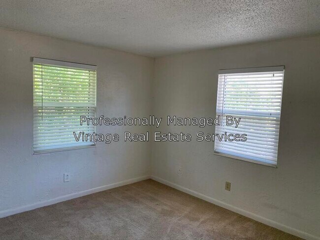 Foto del edificio - 1142 Sunset Point Rd