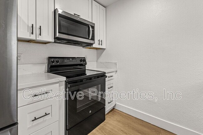 Foto del edificio - 3965 Logan Ave