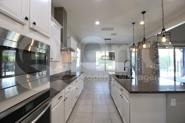 Foto del edificio - 4247 E Comstock Dr