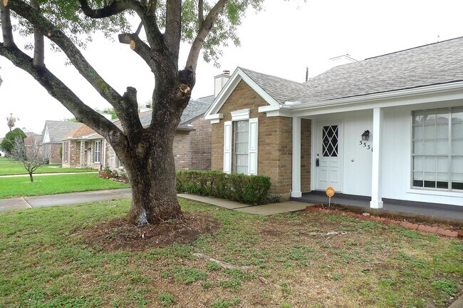 Foto del edificio - 5530 Santrey Dr