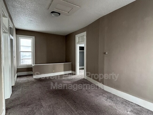 Building Photo - 428 E Main St