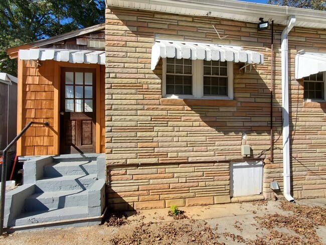 Foto del edificio - 1713 Darwin Rd SE