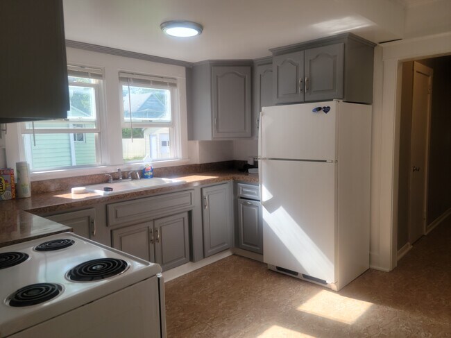 Eat-In Kitchen - 40 Spring Forest Ave