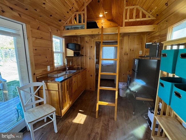 Building Photo - 12 W Loudoun St