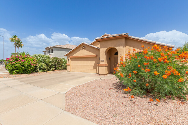 Building Photo - 543 S Wildrose