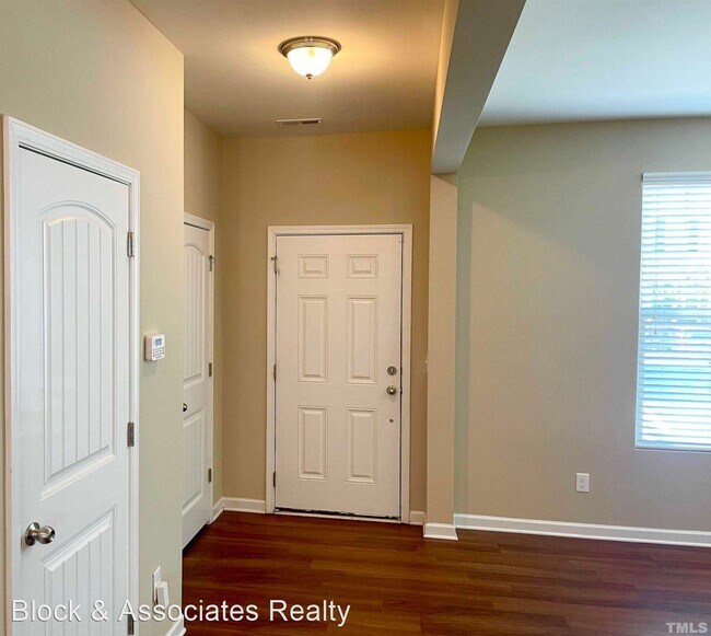 3 br, 2.5 bath House - 117 Holly Berry Lane photo'