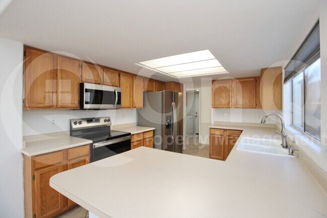 Foto del edificio - 1326 E Helena Dr