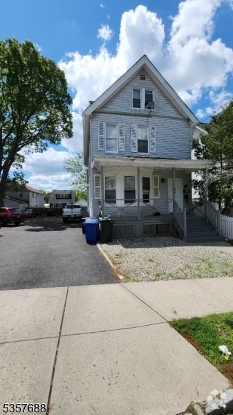 Building Photo - 94 Maple St