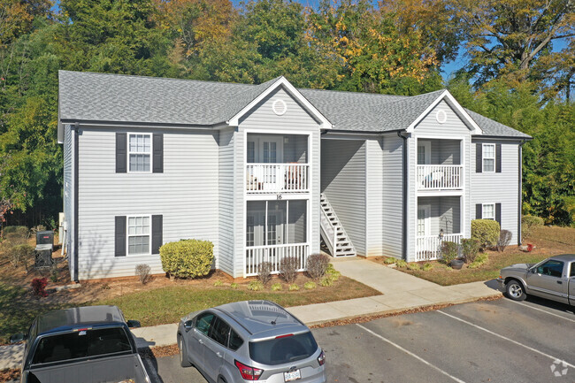 Building Photo - Arlington Square West/East/Farmers Trace