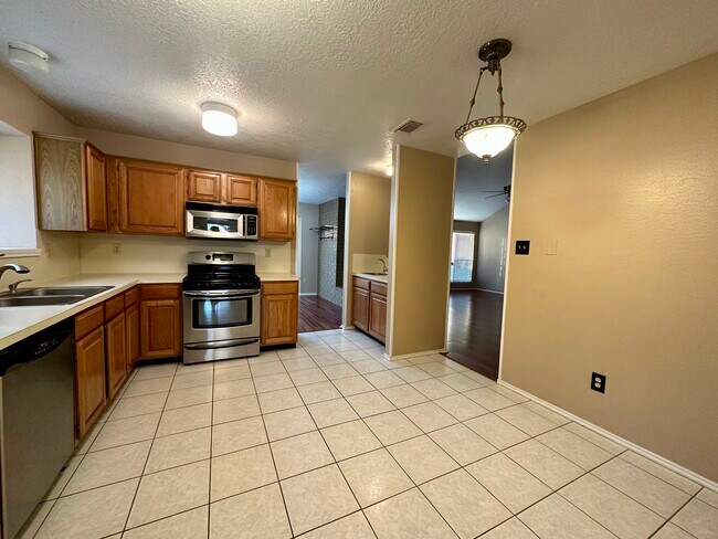 Building Photo - 1406 Asbury Ln