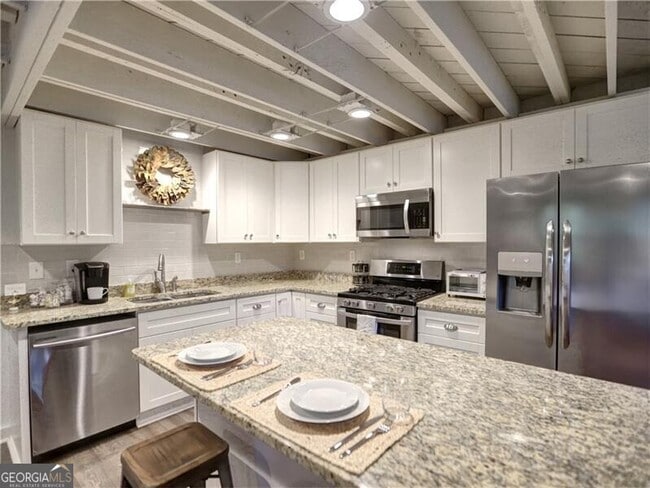 Foto del edificio - 315 Pine Grove Rd