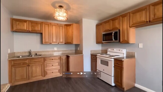 Foto del edificio - 1539 Pumalo St E