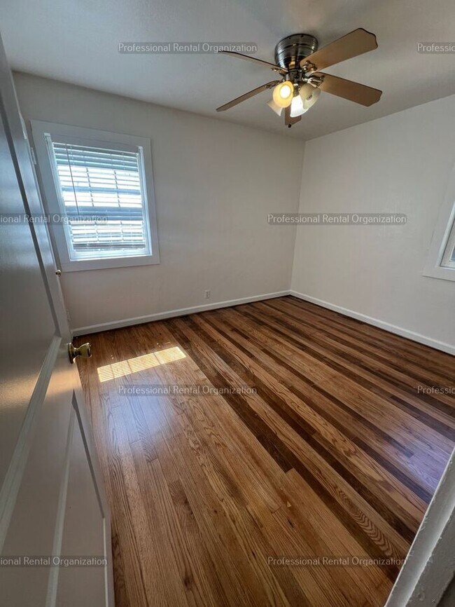 Building Photo - Quaint Westside Family Home
