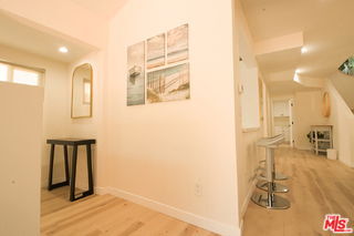 Building Photo - 9042 Phyllis Ave