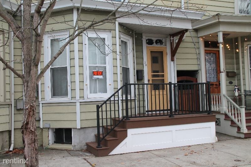 Primary Photo - 29 Buttonwood St